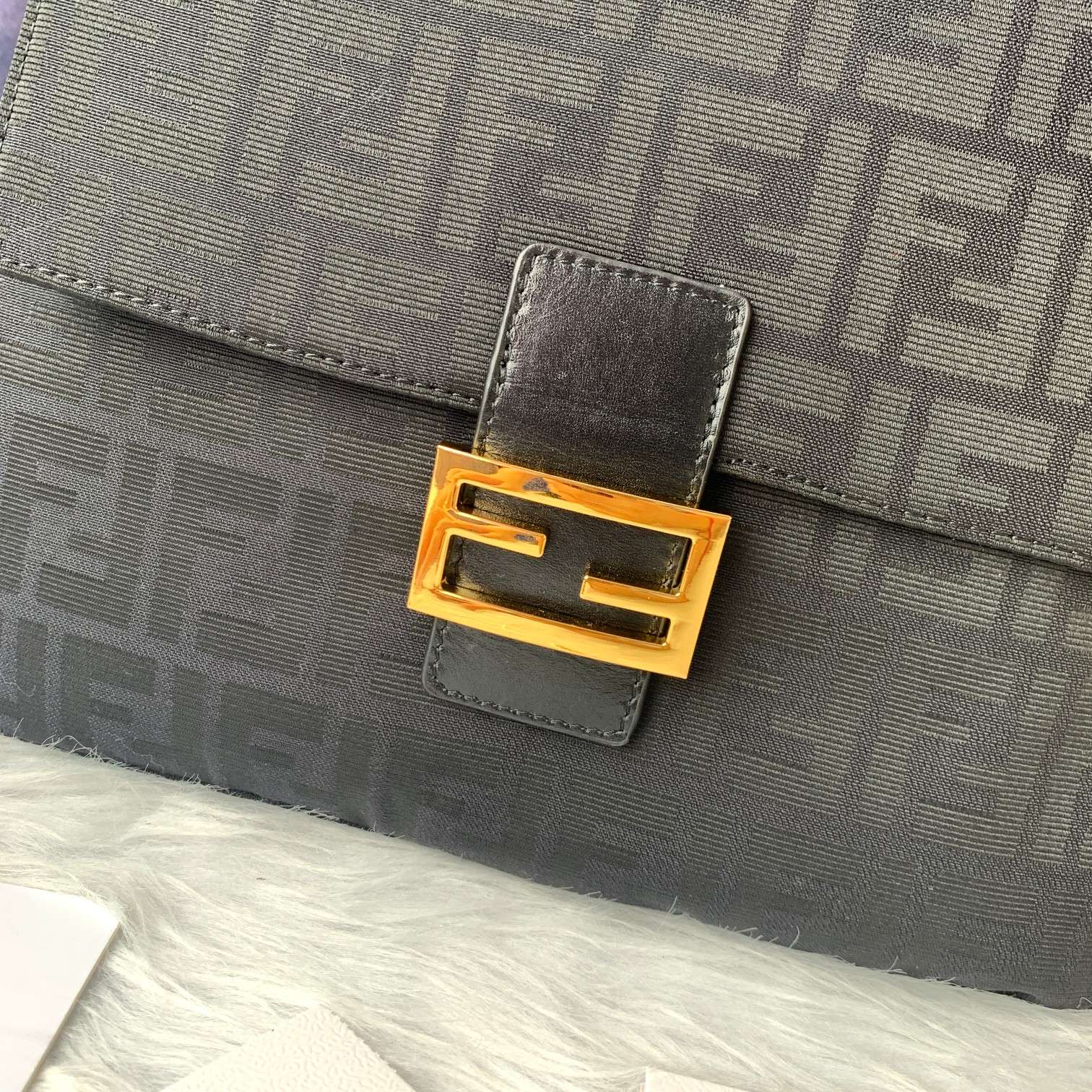 FENDI（フェンディ） メッセンジャーバッグ 30X24X5 CM-BRAND OFF
