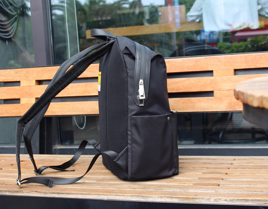 【FENDI 公式 旗艦店】フェンディ リュックサック 当日出荷 好評に付き再入荷！38*35*14CM-BRAND OFF
