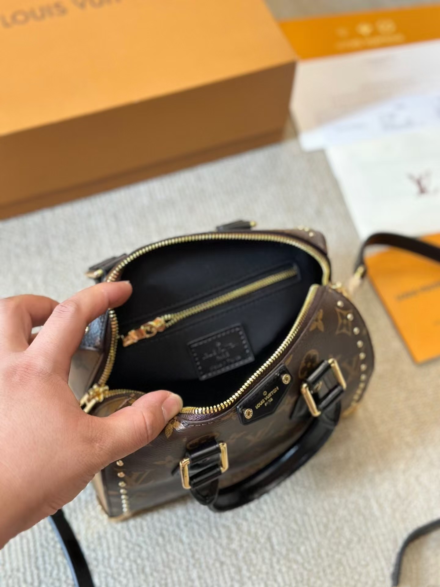 【LOUIS VUITTON】ルイ・ヴィトン★CRUISE★枕バッグ M13146-BRAND OFF