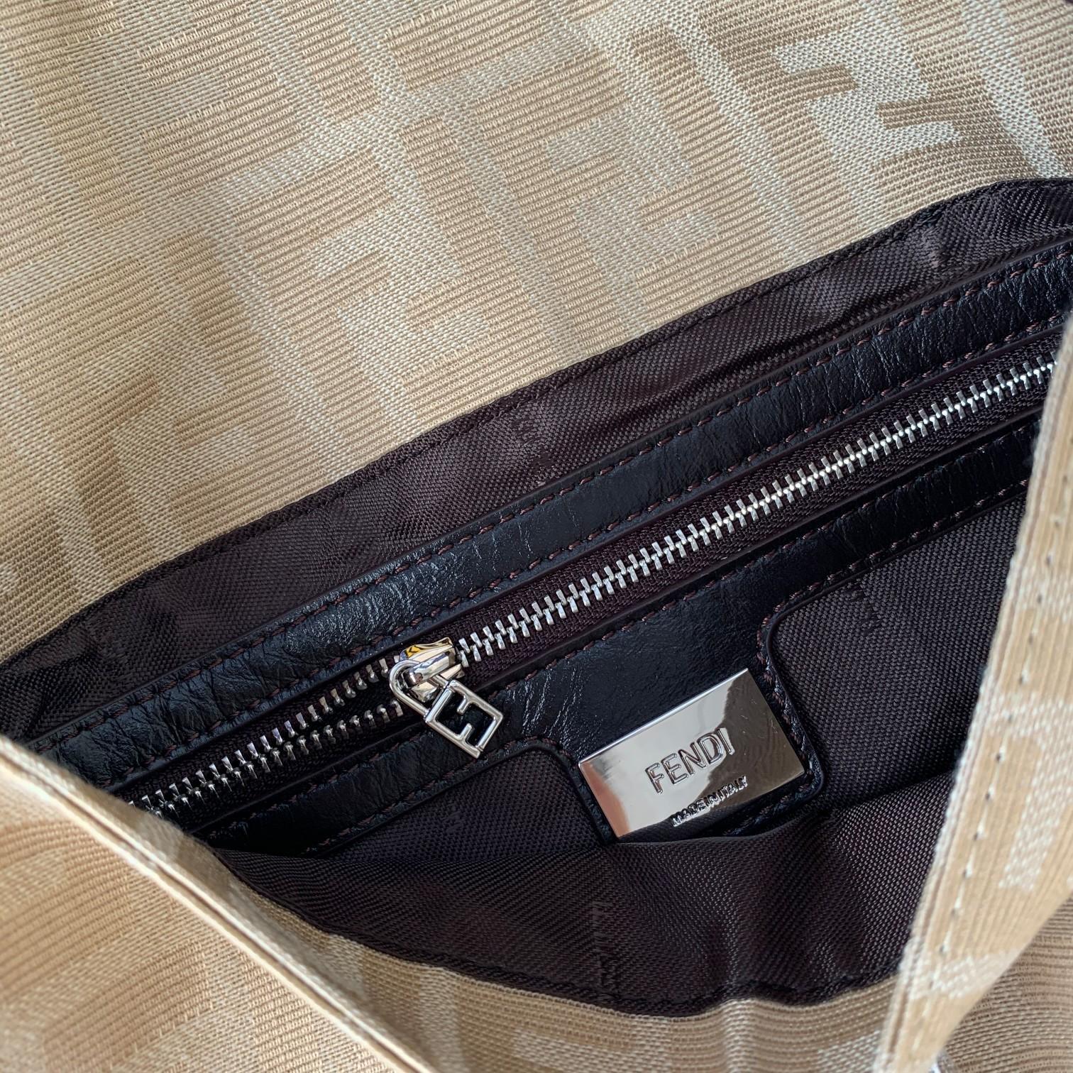FENDI（フェンディ） メッセンジャーバッグ 25X13X4 CM-BRAND OFF