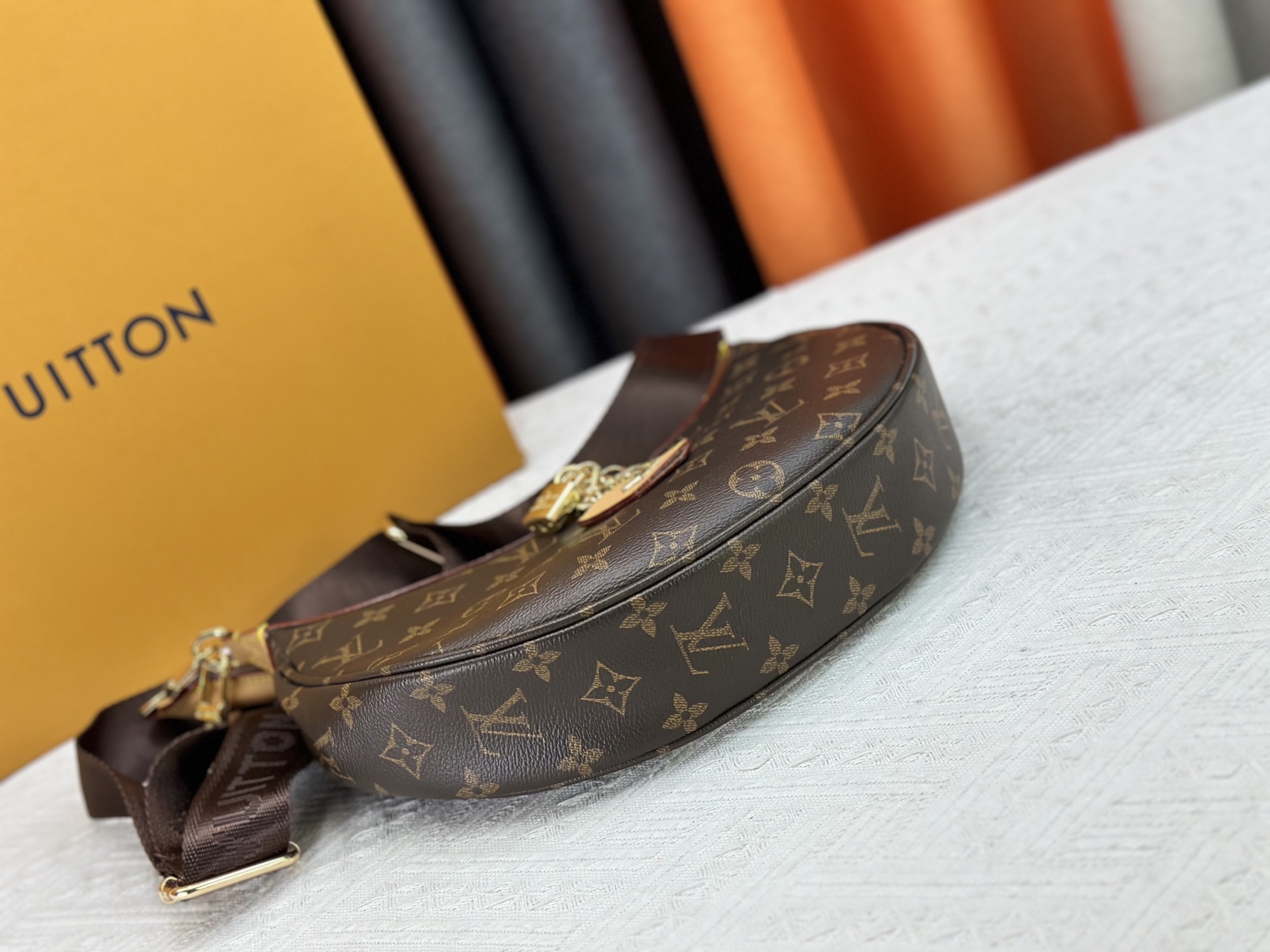 LOUIS VUITTON（ルイヴィトン）loop hobo ショルダーバッグ M12939-BRAND OFF
