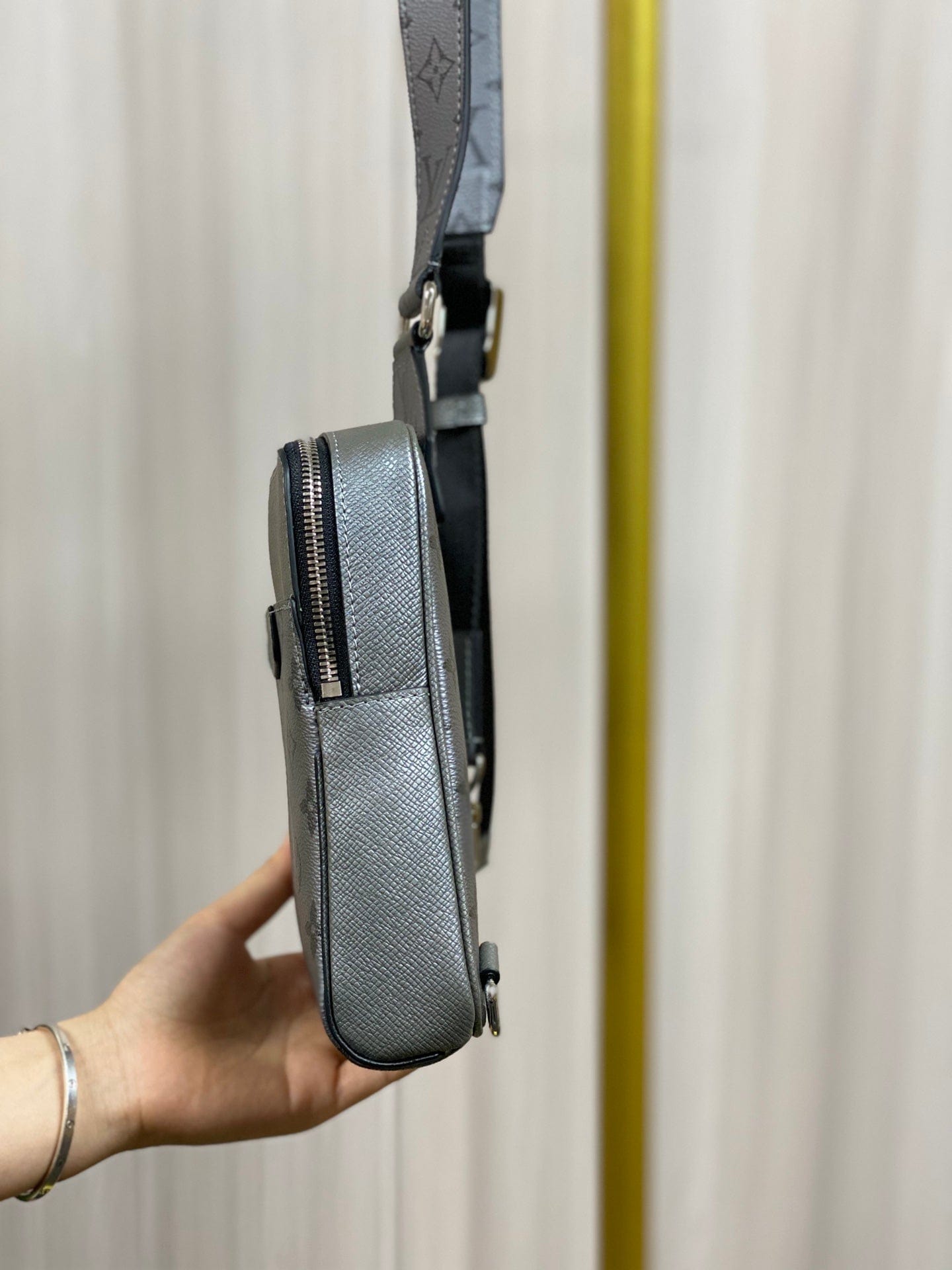 Louis Vuitton アウトドア・スリングバッグ M30833-BRAND OFF