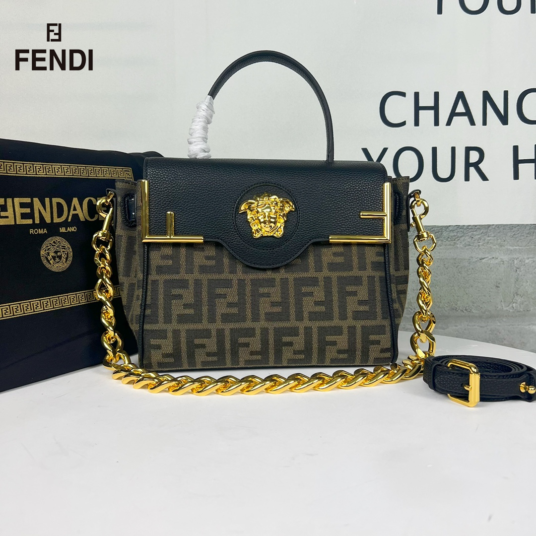 【FENDI 公式 旗艦店】 フェンディ ショルダーバッグ 当日出荷 好評に付き再入荷！23*11*22CM-BRAND OFF