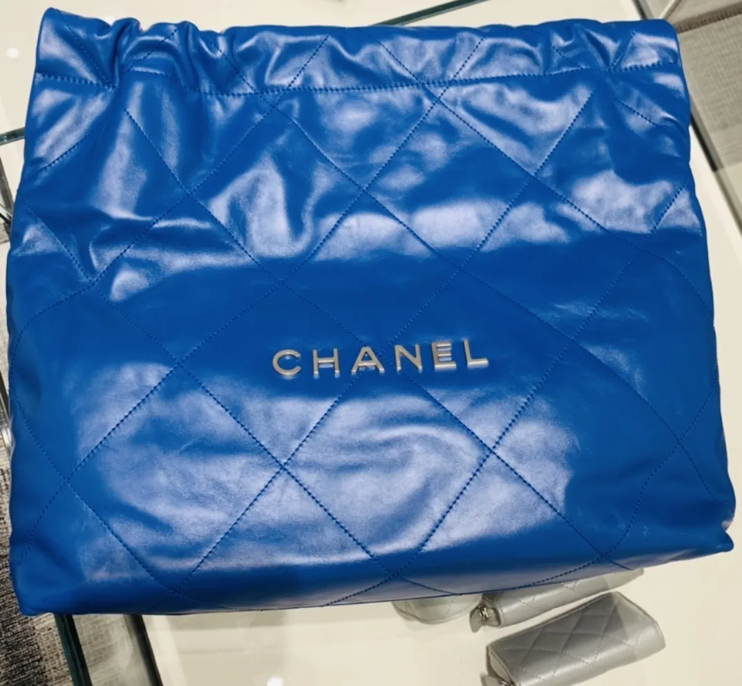 【芸能人多数愛用】人気沸騰CHANEL 22スモールトートバッグ-BRAND OFF