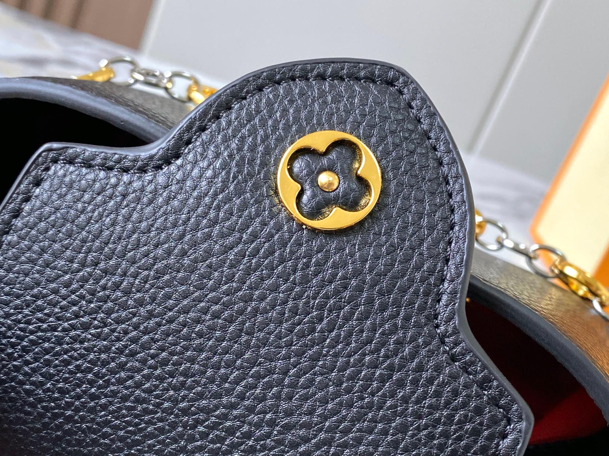 LOUIS VUITTON ルイヴィトン Capucines MINI ハンドバッグ M12935-BRAND OFF