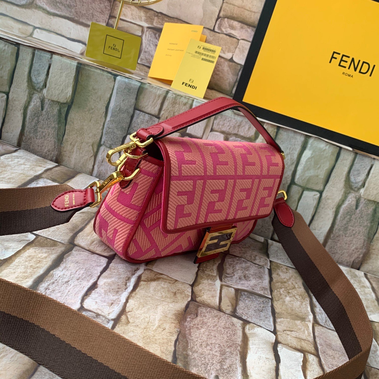 FENDI（フェンディ） メッセンジャーバッグ 26X14X4 CM-BRAND OFF
