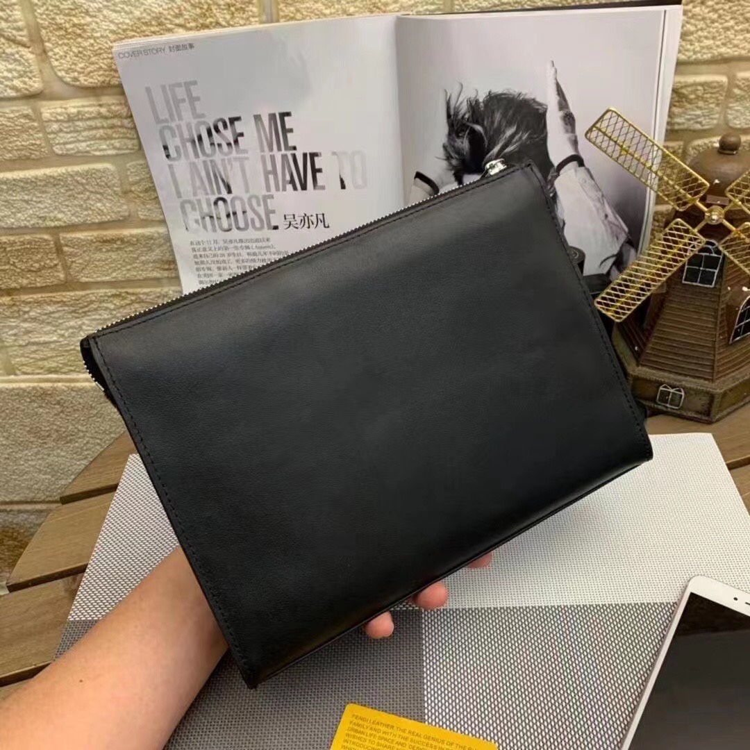 【 FENDI 公式 旗艦店】フェンディ クラッチバッグ 当日出荷 好評に付き再入荷！ 黒 30*20*1CM-BRAND OFF