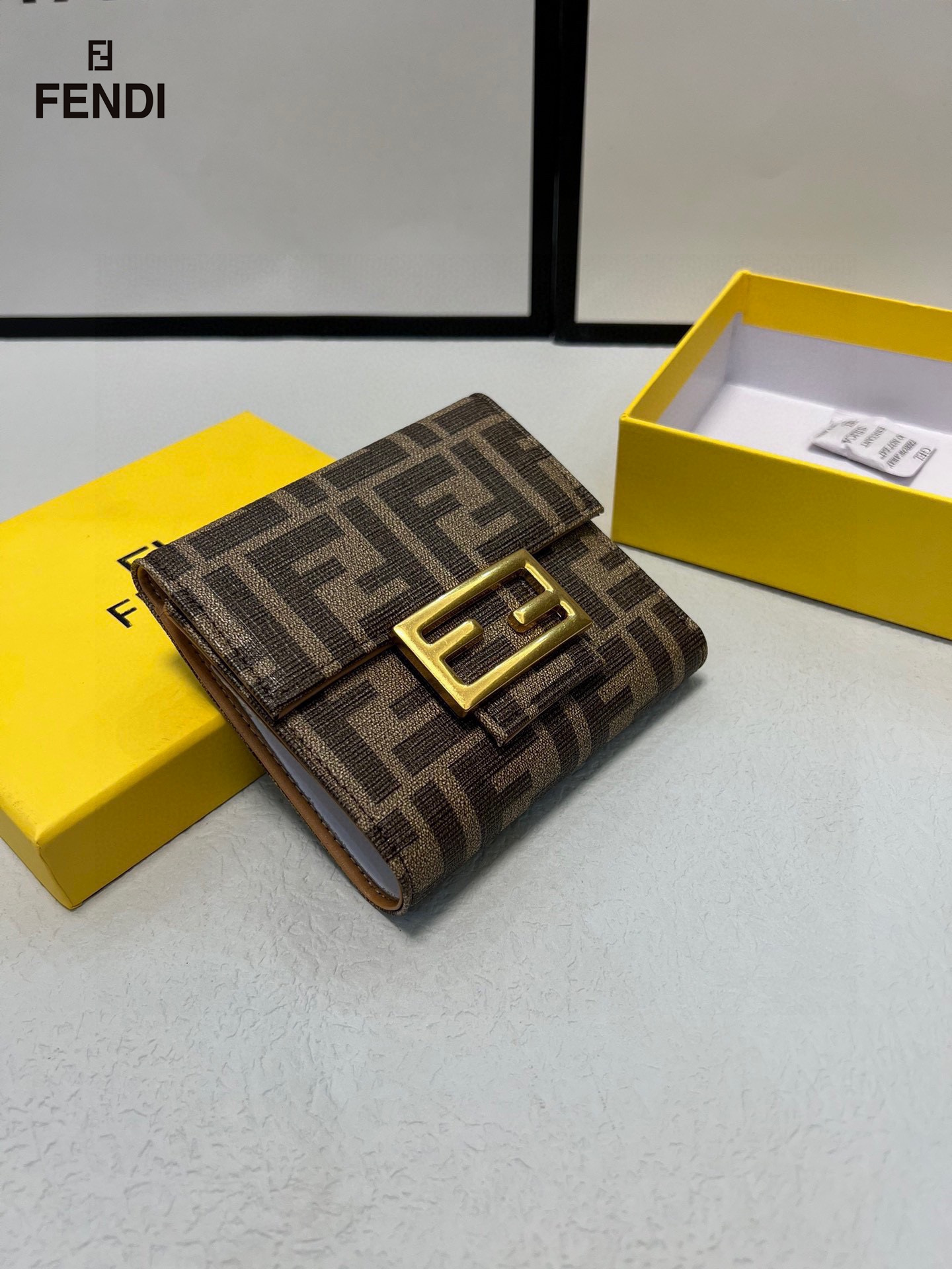 【FENDI 公式 旗艦店】フェンディ 財布 当日出荷 好評に付き再入荷！11*10CM-BRAND OFF