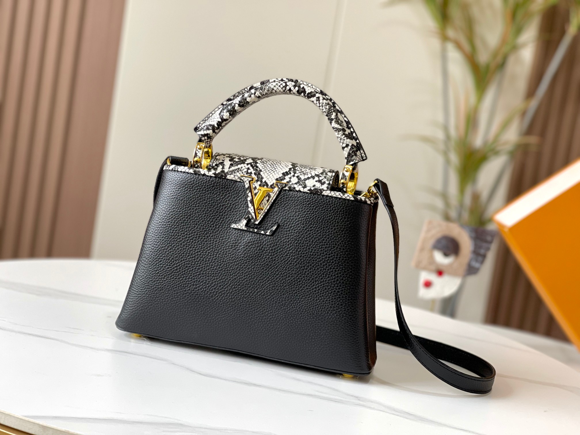 LOUIS VUITTON ルイヴィトン CAPUCINES ハンドバッグ M95508-BRAND OFF