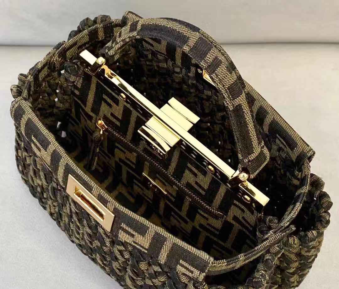 【FENDI公式 旗艦店】 フェンディ ショルダーバッグ 当日出荷 好評に付き再入荷！23*7*18CM-BRAND OFF