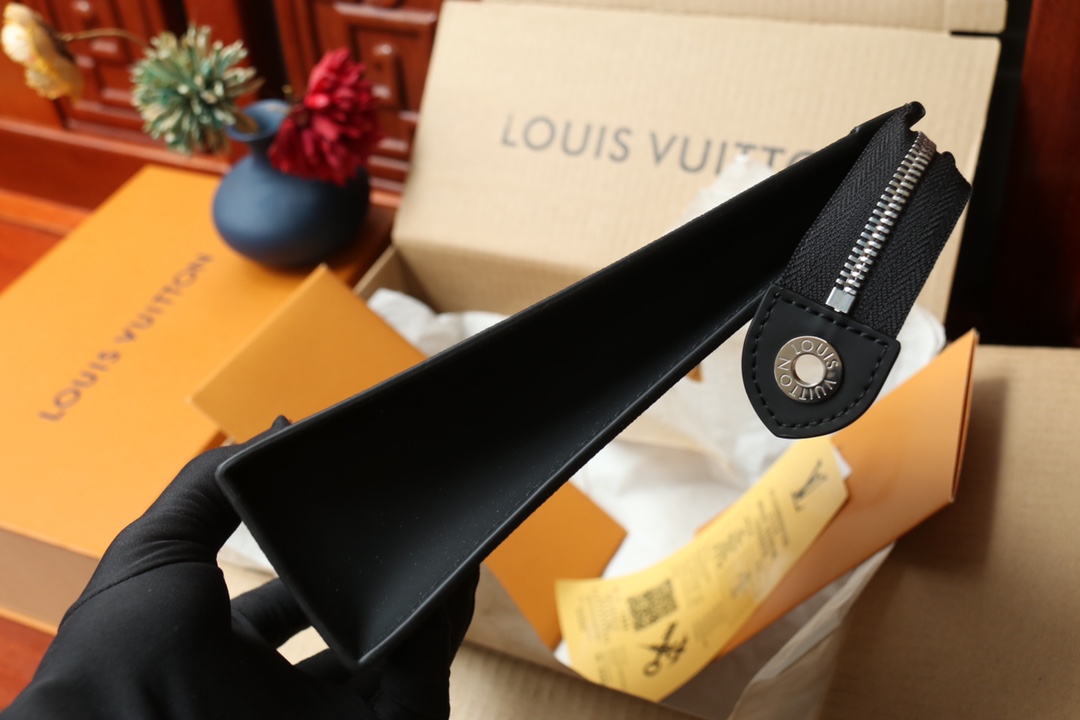 LOUIS VUITTON（ルイヴィトン）POCHETTE VOYAGE クラッチバッグ M61692-BRAND OFF