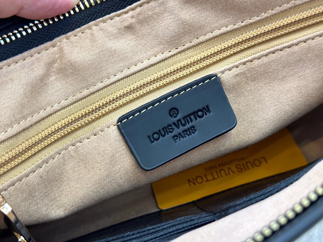 【 LOUIS VUITTON公式 旗艦店】ルイヴィトン クラッチバッグ 28*18*5CM 当日出荷 好評に付き再入荷！-BRAND OFF