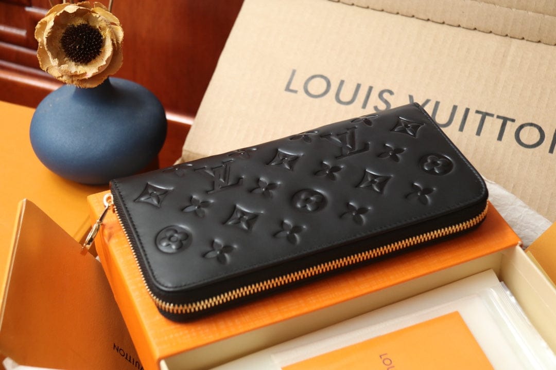 LOUIS VUITTON ラムレザーエンボス ジッピーウォレット M81510-BRAND OFF