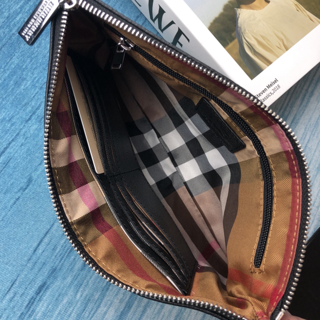 【BURBERRY 公式旗艦店】バーバリー クラッチバッグ 当日出荷 好評に付き再入荷！26*17*3CM-BRAND OFF