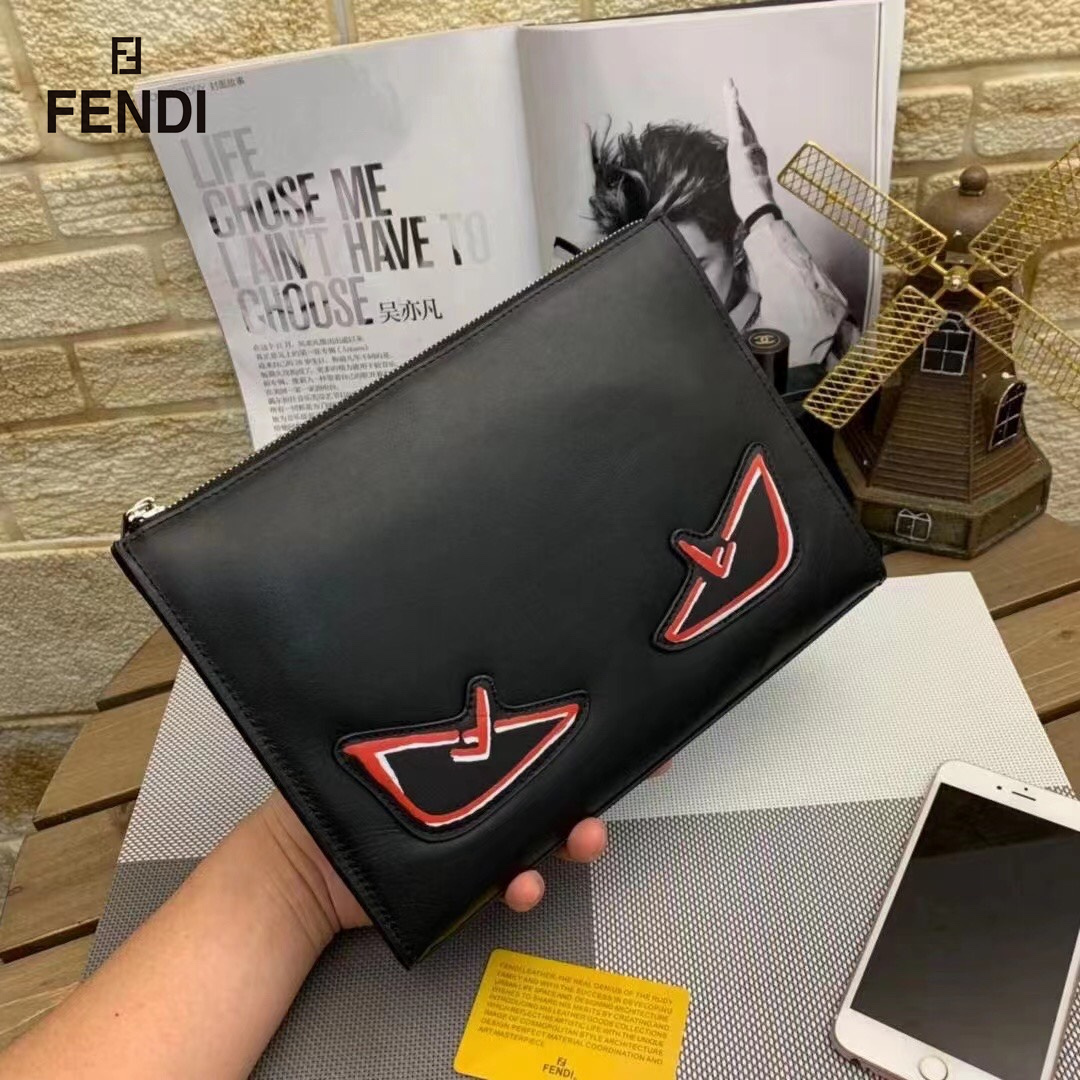 【 FENDI 公式 旗艦店】フェンディ クラッチバッグ 当日出荷 好評に付き再入荷！ 黒 30*20*1CM-BRAND OFF