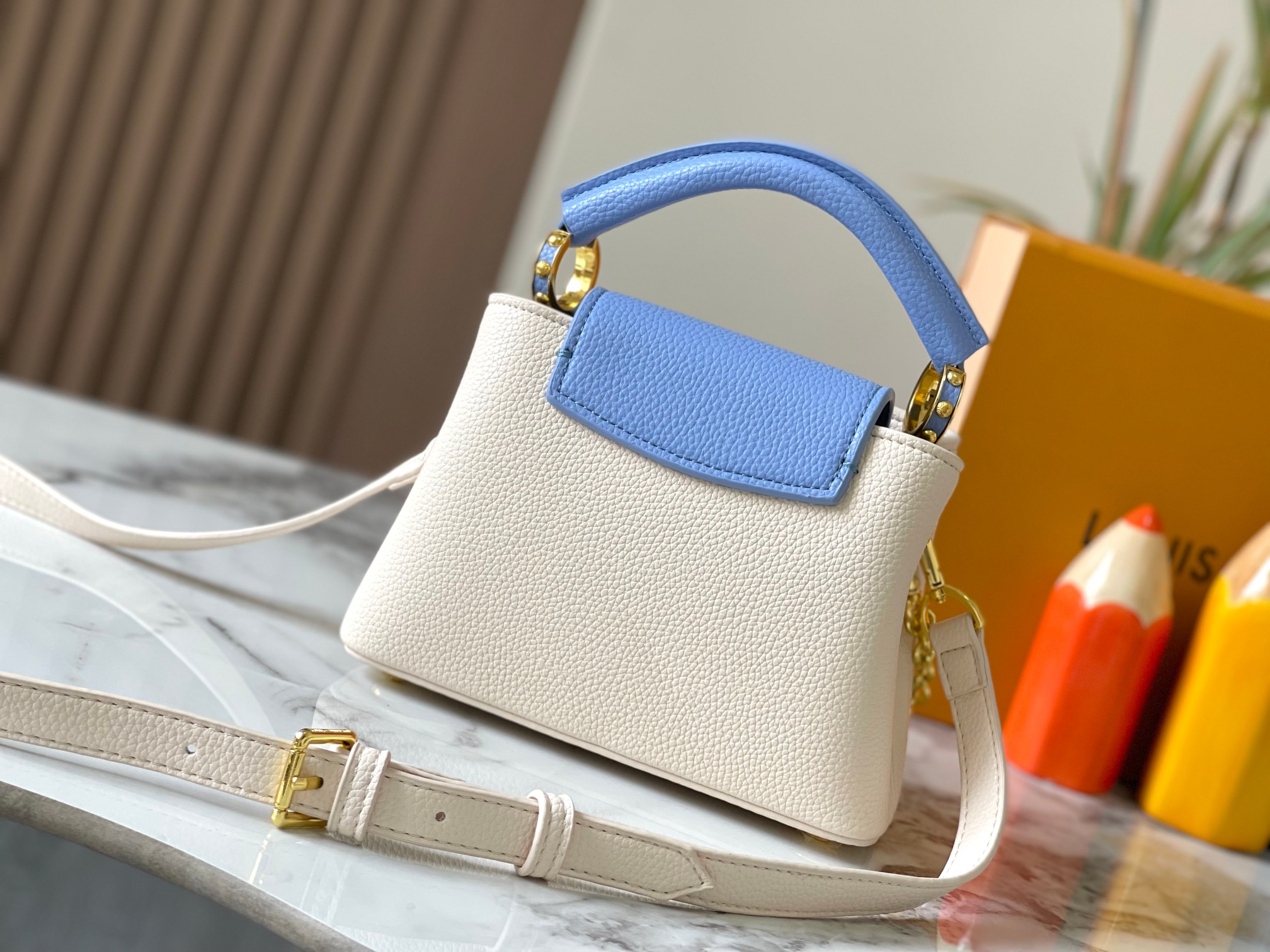 LOUIS VUITTON ルイヴィトン CAPUCINES クロスボディバッグ-BRAND OFF