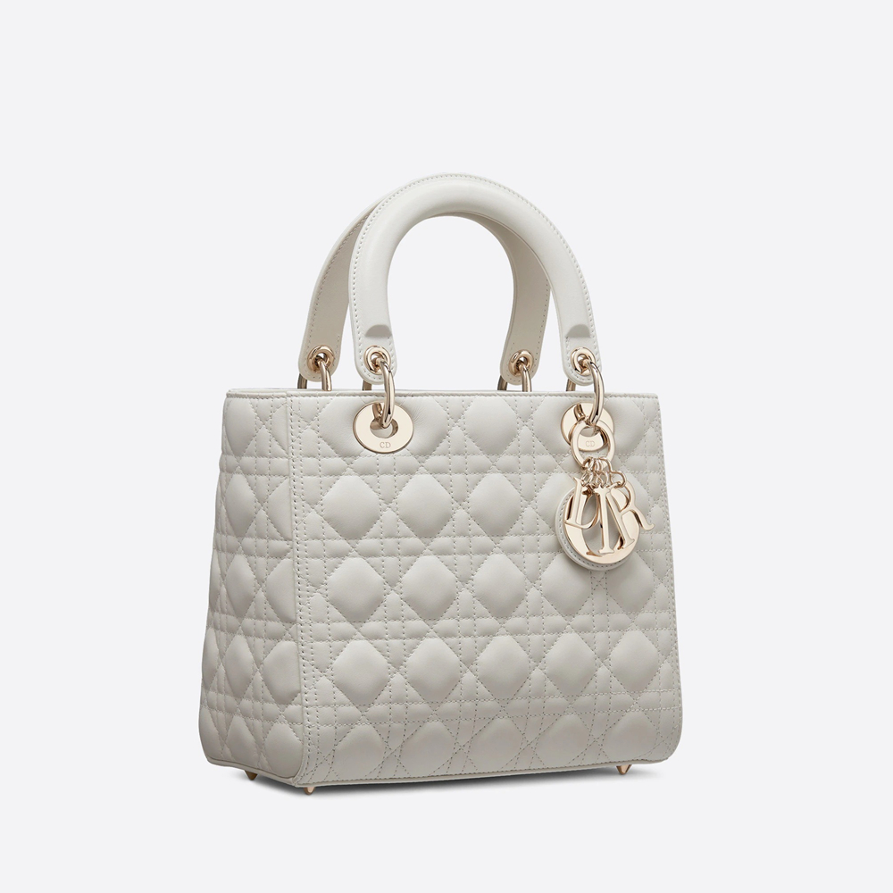 ⚡絶好の機会をお見逃しなく！雑誌掲載！【DIOR】 LADY DIOR ミディアムバッグ-BRAND OFF