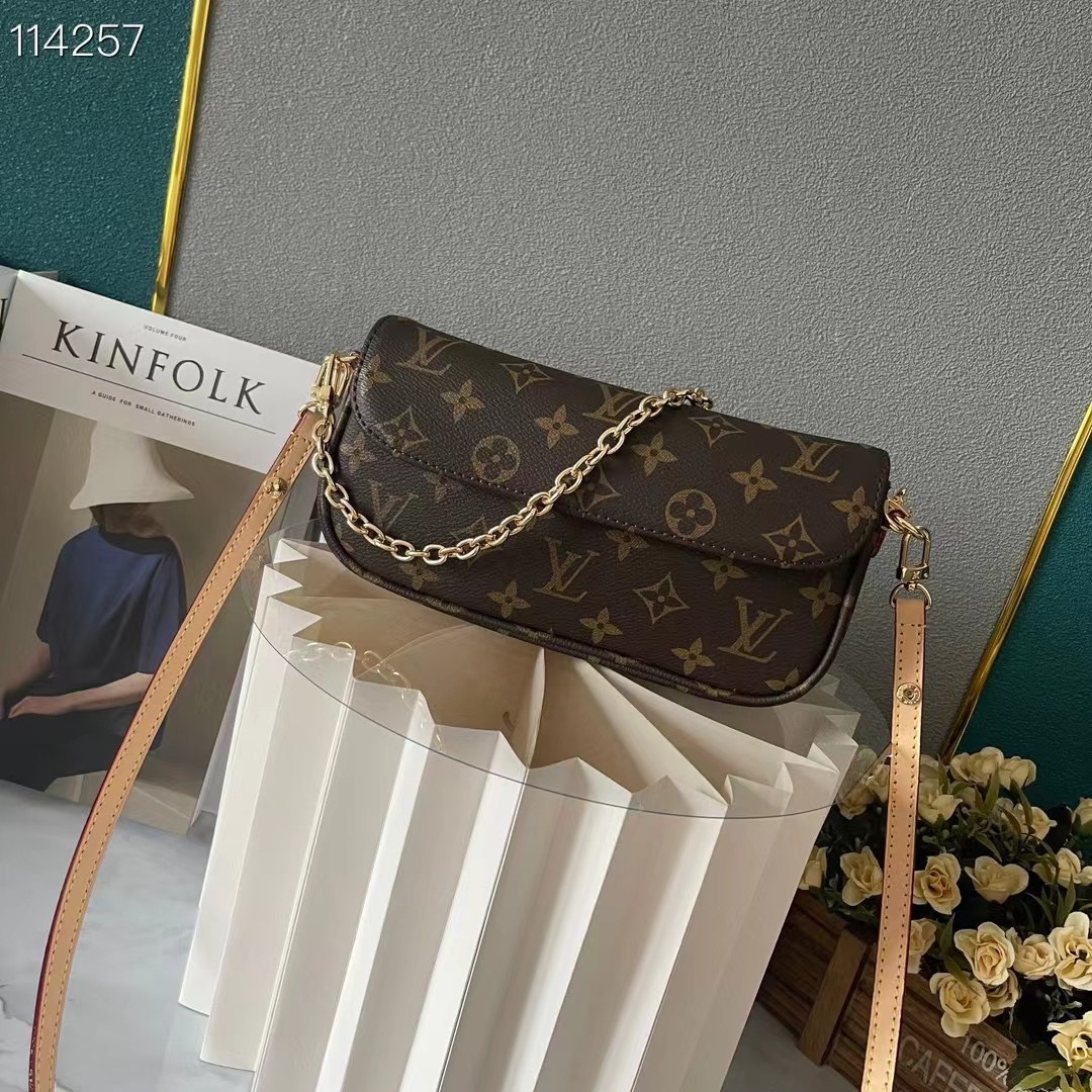 LOUIS VUITTON ルイヴィトン Wallet On Chain Ivy M81992-BRAND OFF