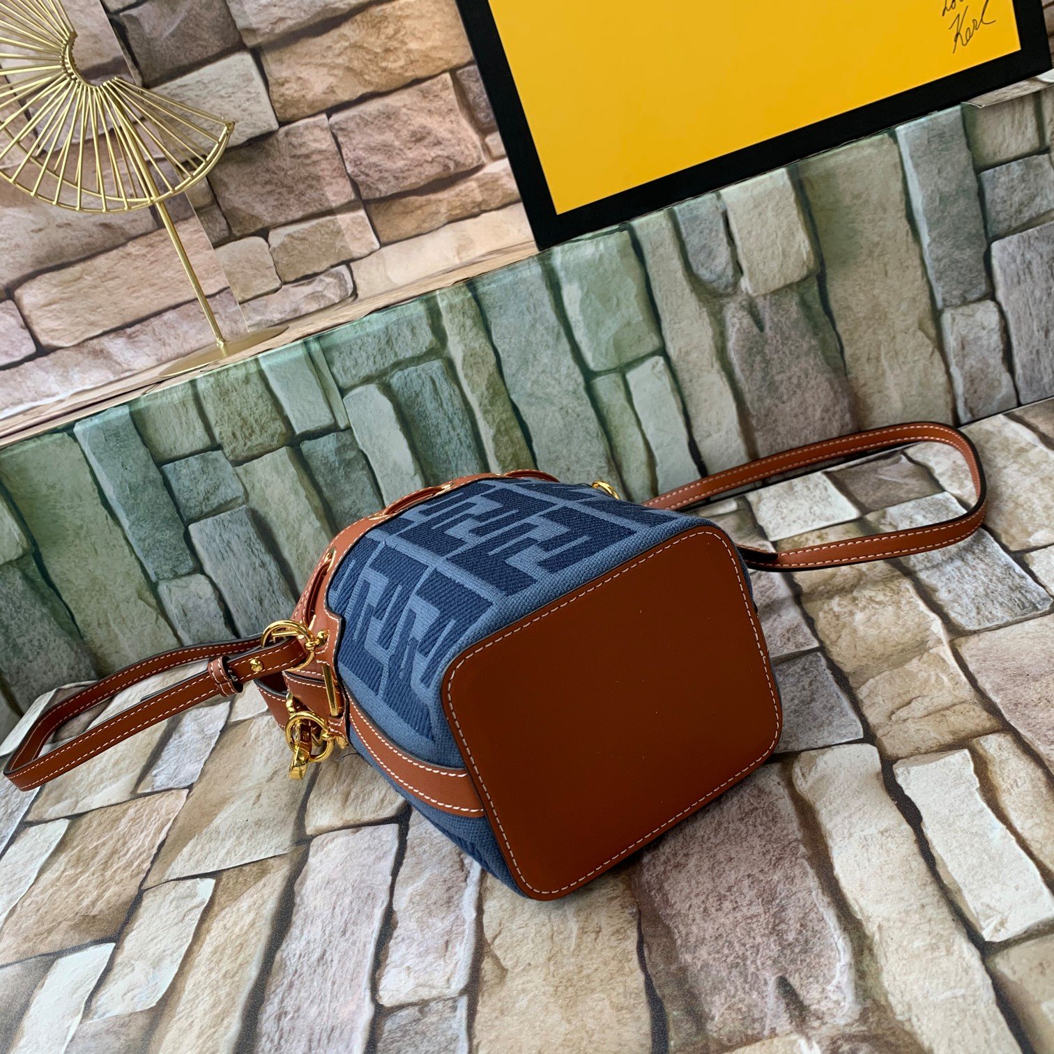FENDI（フェンディ） メッセンジャーバッグ18X12X10CM-BRAND OFF