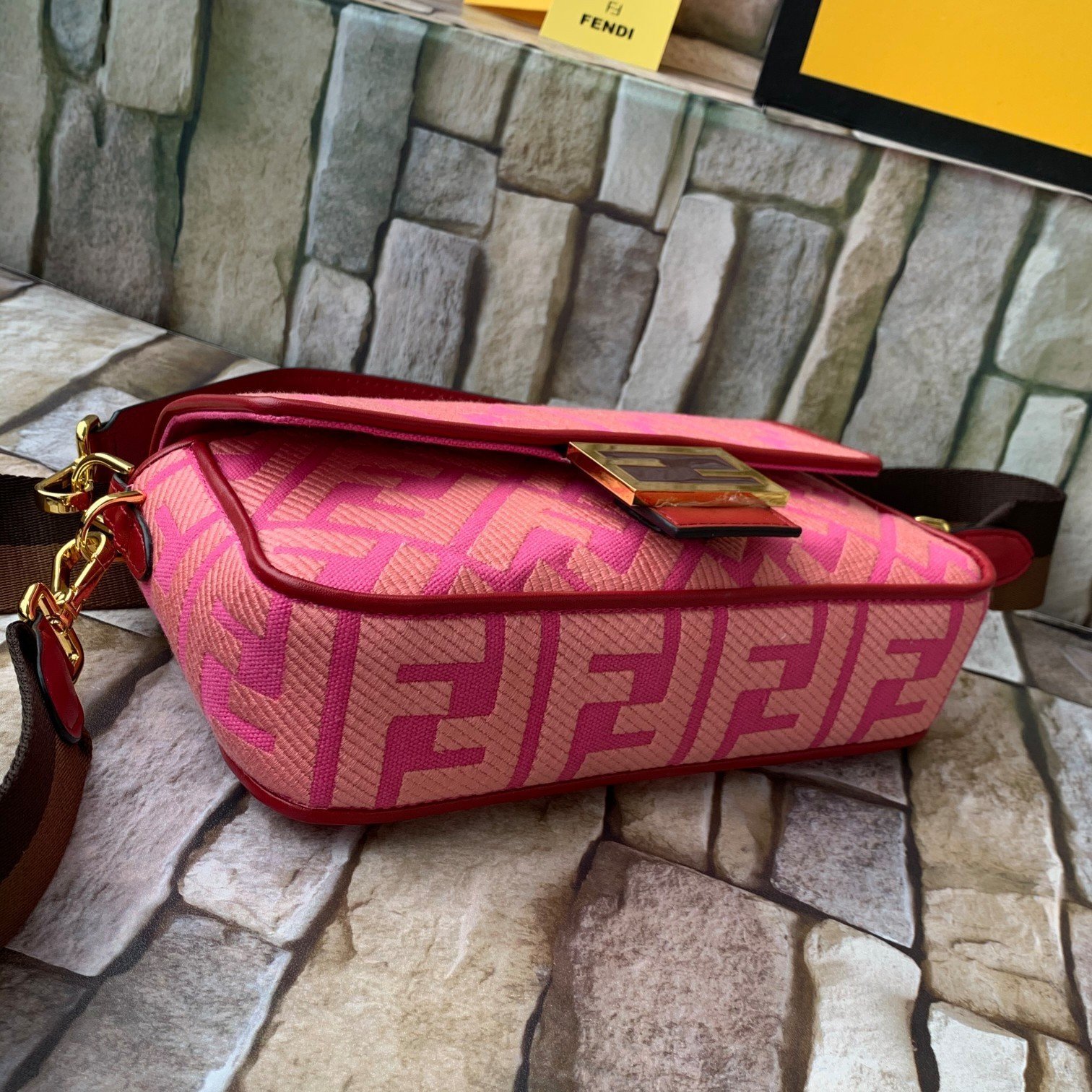 FENDI（フェンディ） メッセンジャーバッグ 26X14X4 CM-BRAND OFF