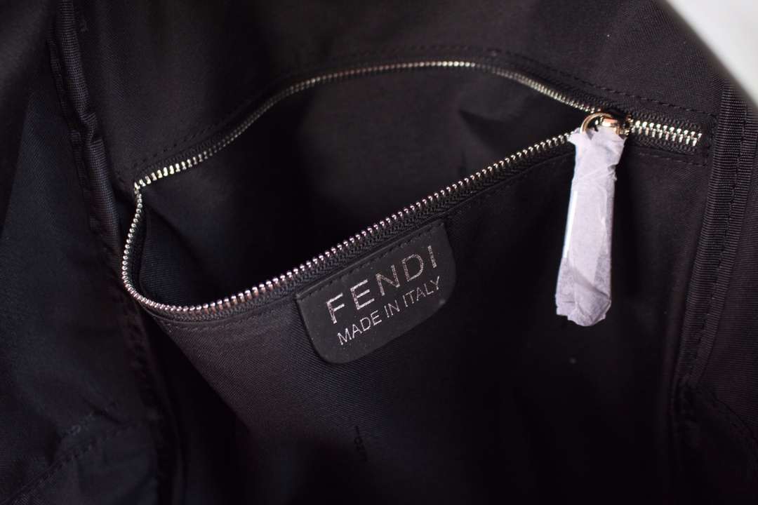 【FENDI 公式 旗艦店】フェンディ リュックサック 当日出荷 好評に付き再入荷！38*35*14CM-BRAND OFF