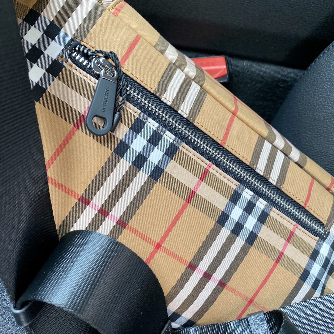 BURBERRY （バーバリー） ウエストバッグ 31X18X7CM-BRAND OFF