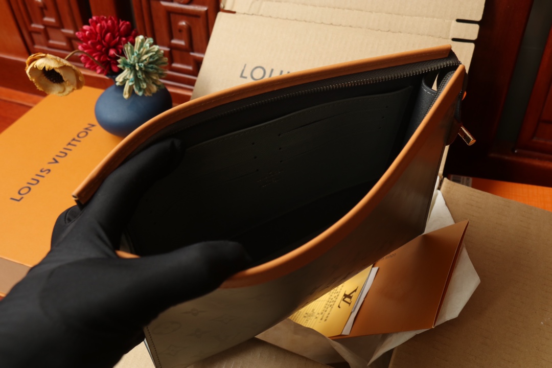 LOUIS VUITTON（ルイヴィトン）POCHETTE VOYAGE クラッチバッグ M61692-BRAND OFF