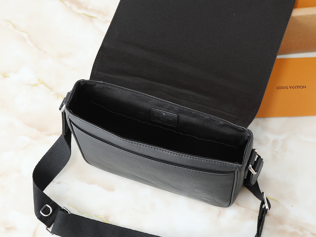 LOUIS VUITTON ルイヴィトン District メッセンジャーバッグ-BRAND OFF