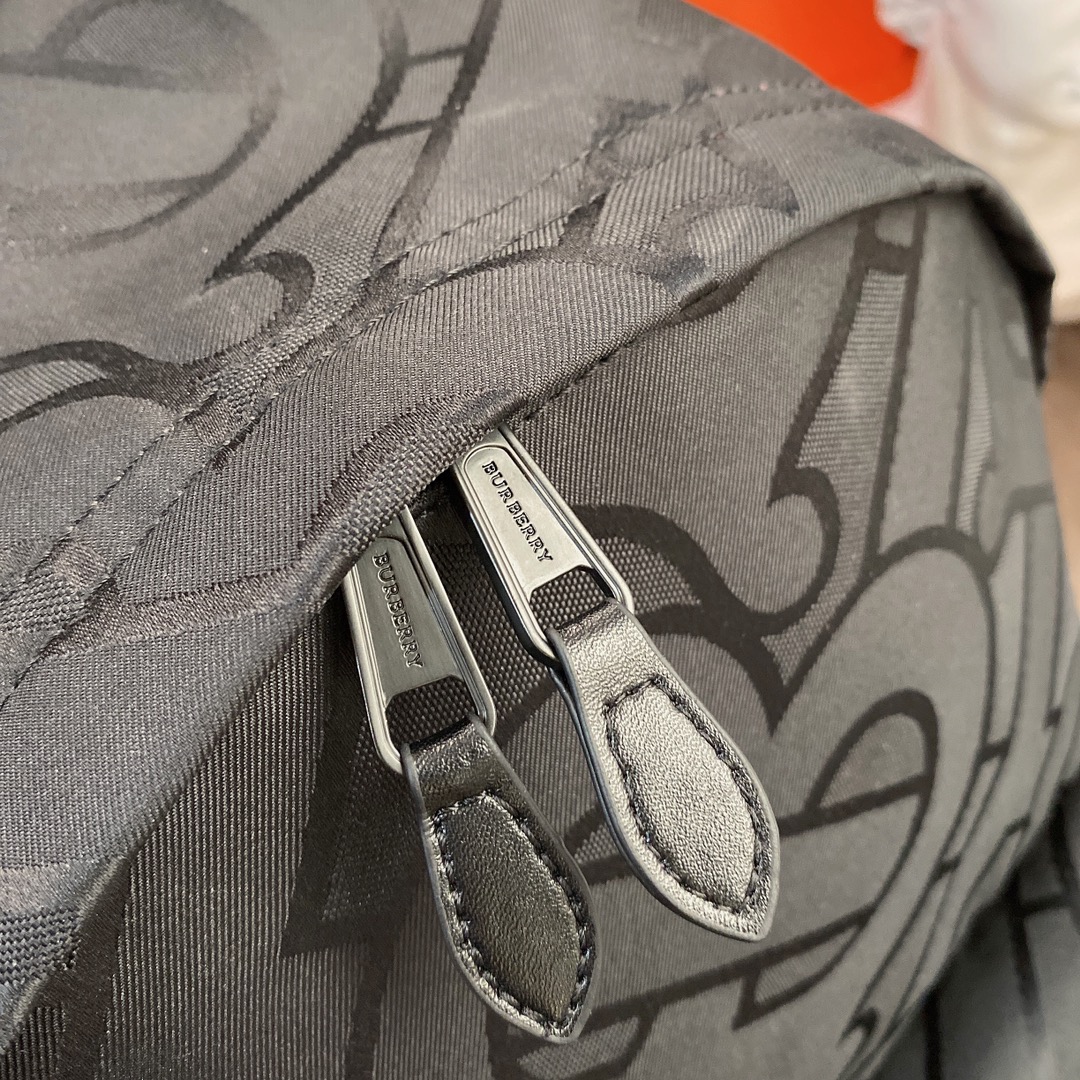BURBERRY （バーバリー） バックパック 30*42CM-BRAND OFF