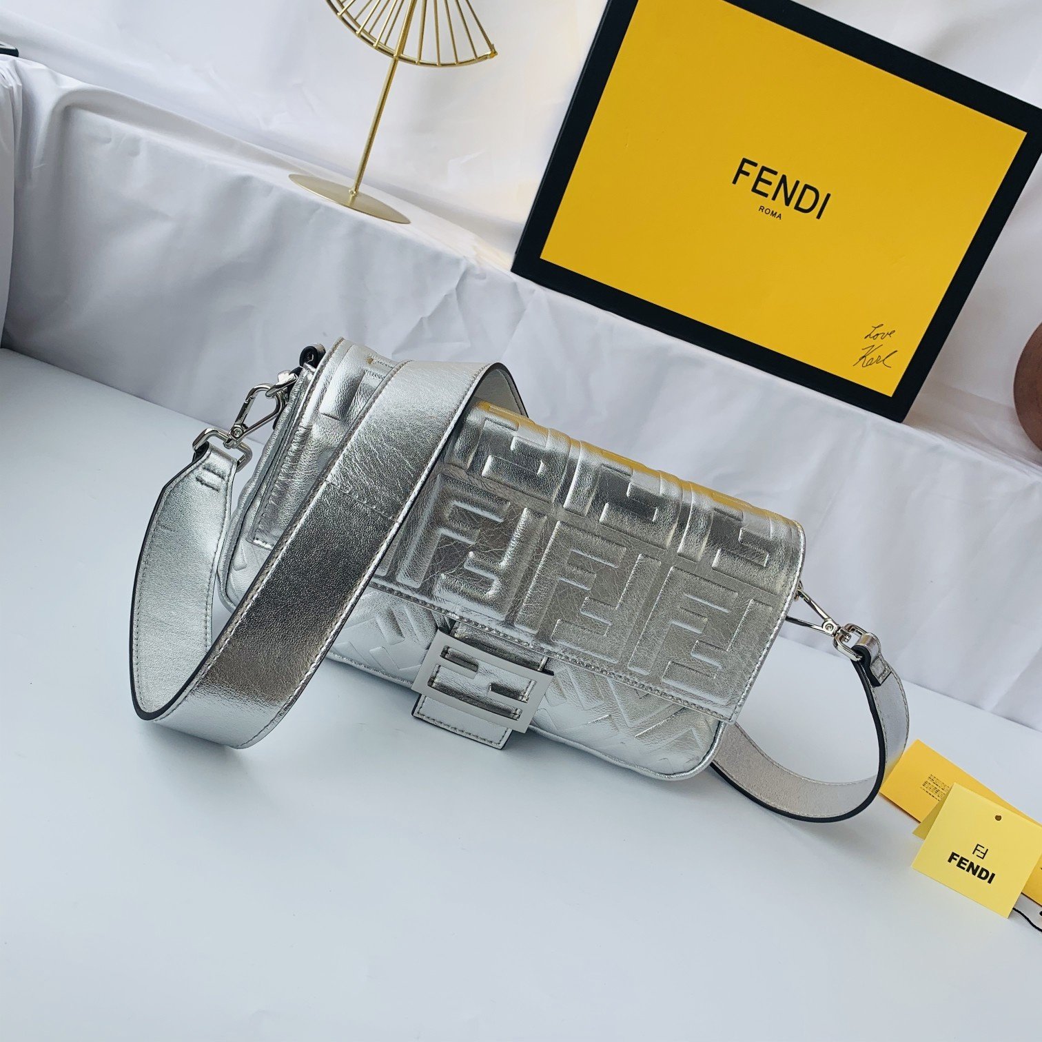 FENDI（フェンディ） メッセンジャーバッグ 26X14X4 CM-BRAND OFF