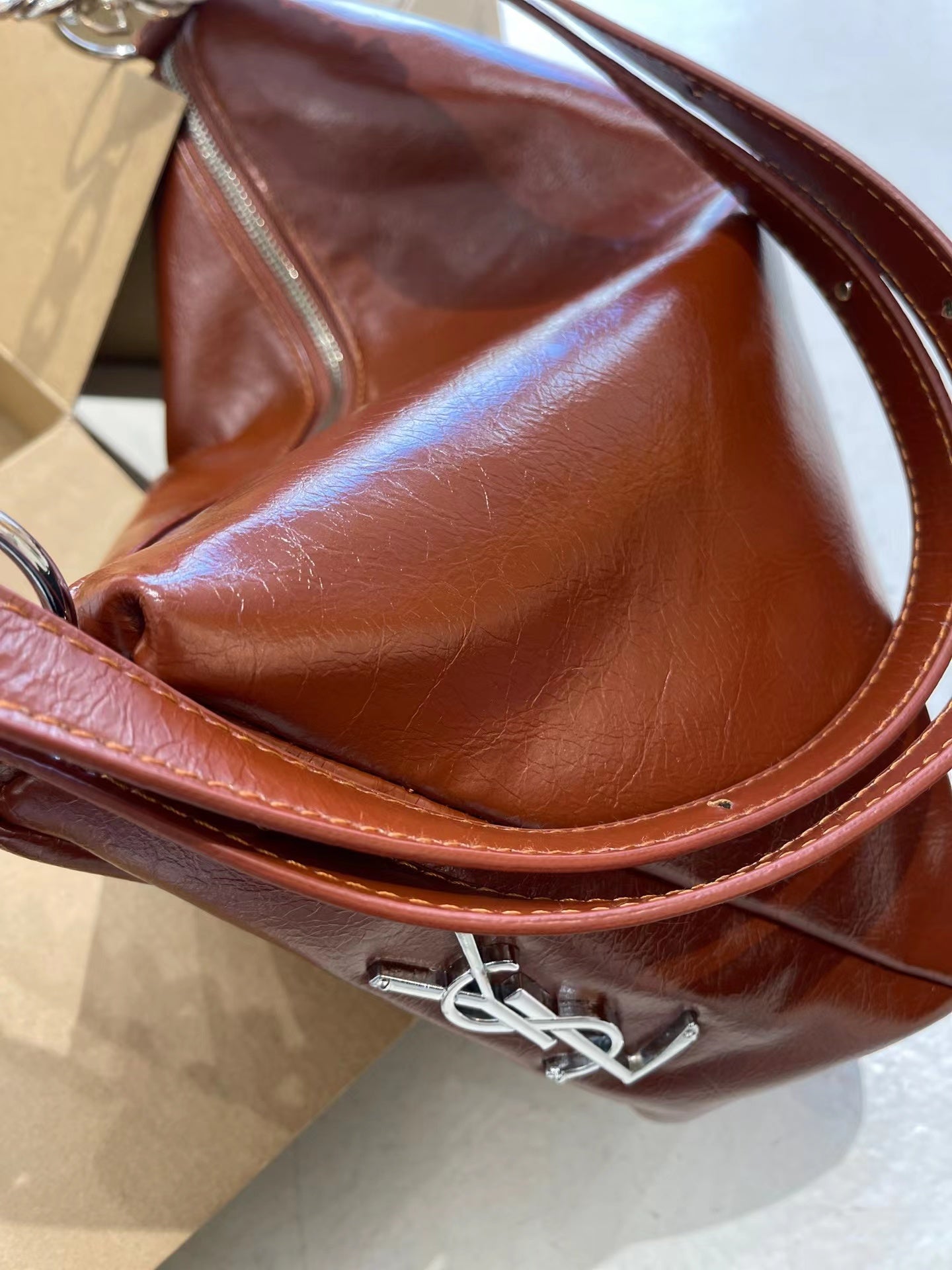 👜Ysl 側面のロゴ メッセンジャーバッグ-BRAND OFF
