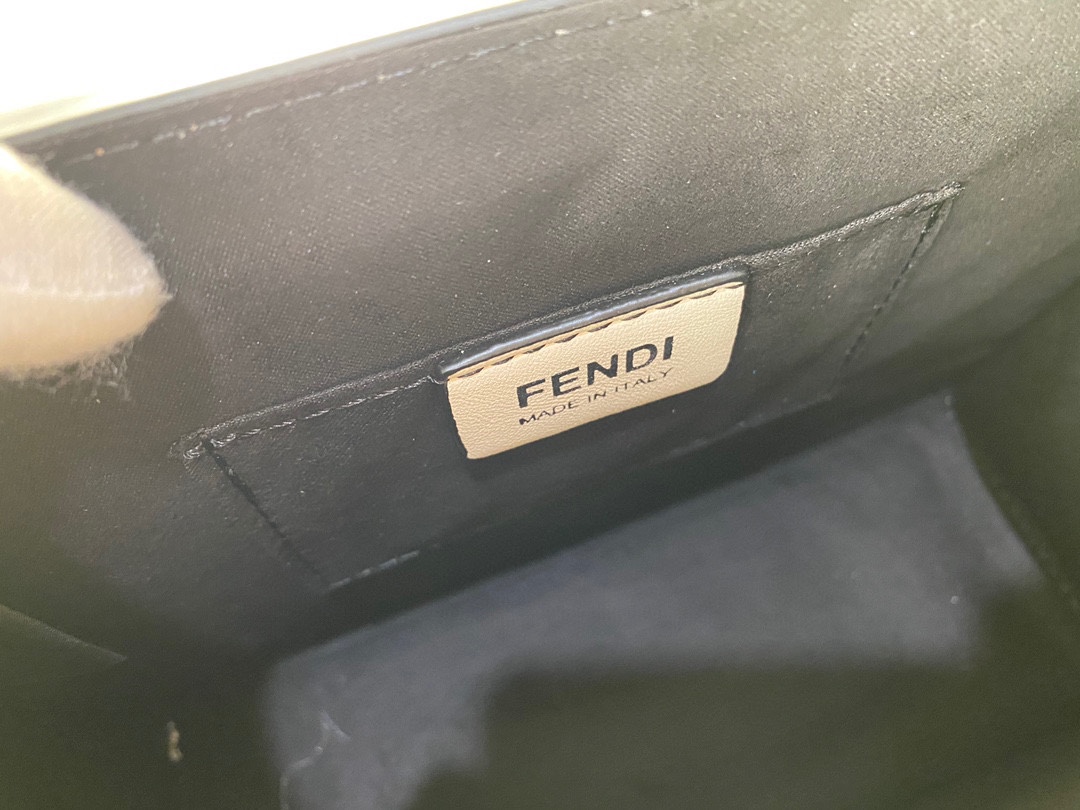 【FENDI 公式 旗艦店】フェンディ ショルダーバッグ 当日出荷 好評に付き再入荷！25CM-BRAND OFF