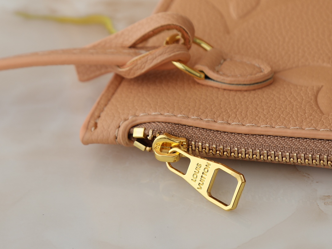 LOUIS VUITTON（ルイヴィトン）Neverfull ミドルサイズのハンドバッグ-BRAND OFF