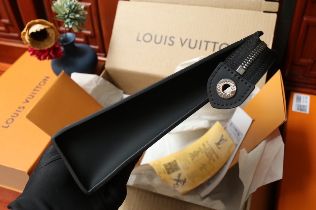 LOUIS VUITTON（ルイヴィトン）POCHETTE VOYAGE クラッチバッグ M61692-BRAND OFF