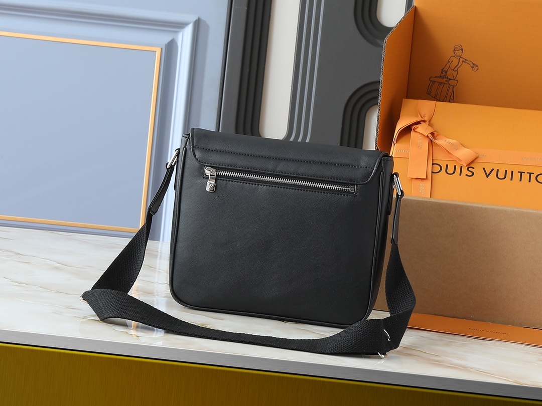 LOUIS VUITTON ルイヴィトン District メッセンジャーバッグ-BRAND OFF