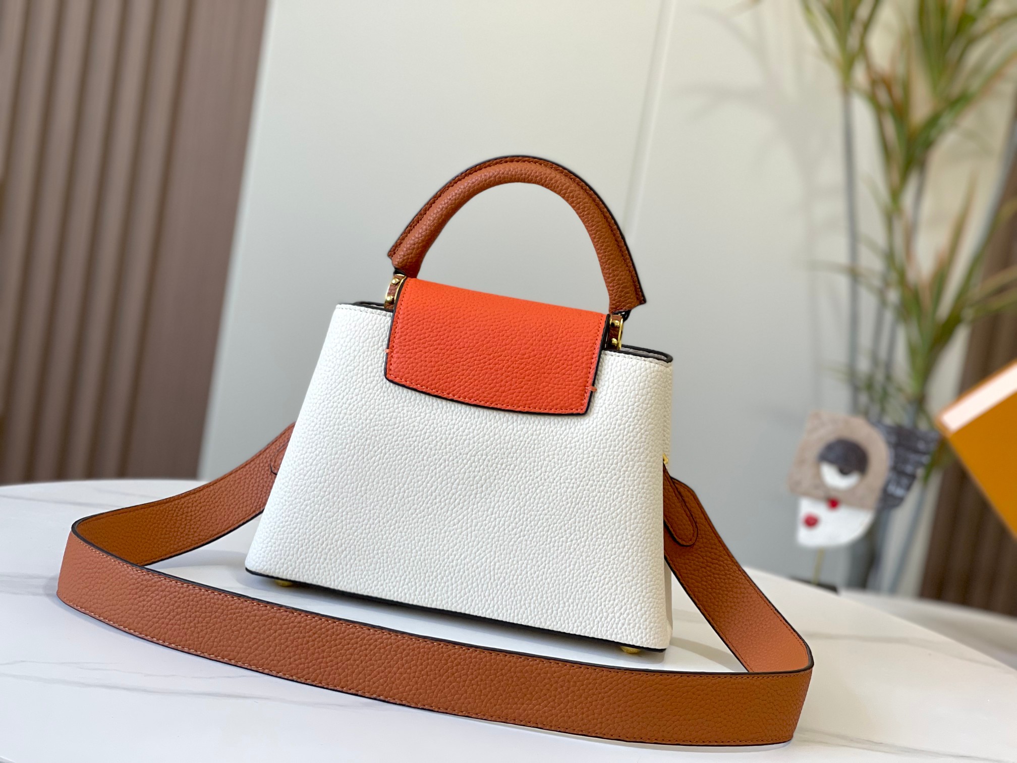 LOUIS VUITTON ルイヴィトン CAPUCINES クロスボディバッグ M57518-BRAND OFF