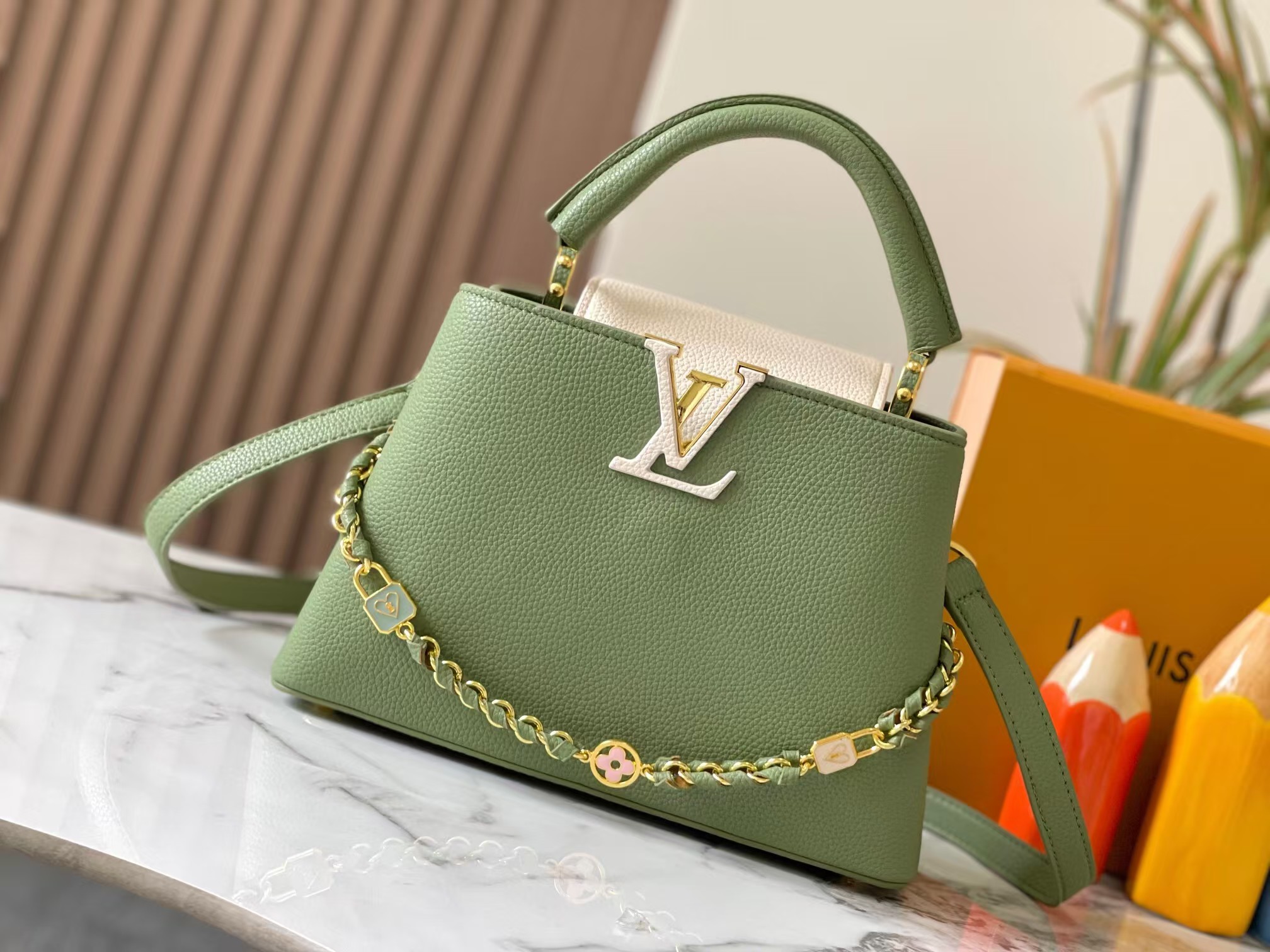 LOUIS VUITTON（ルイ・ヴィトン）★CAPUCINES BB★バッグ★-BRAND OFF