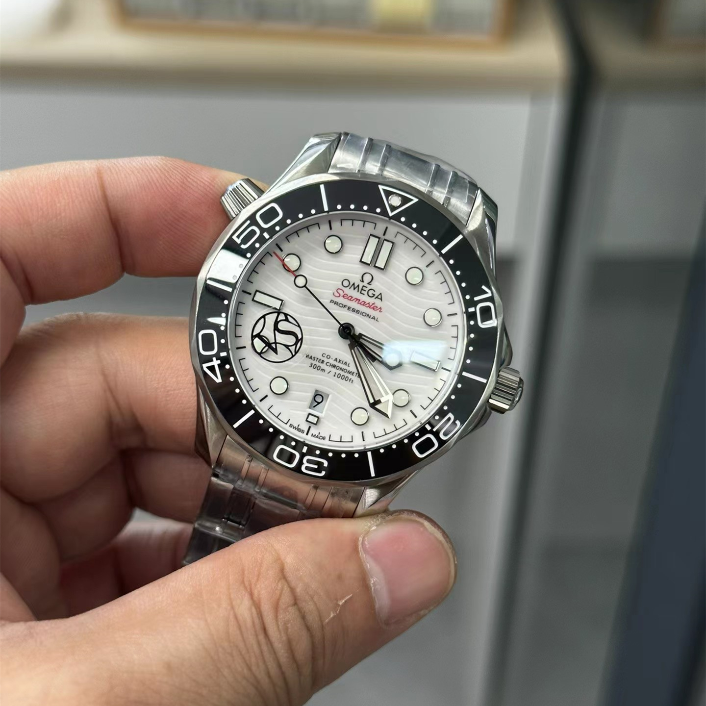 Omega Seamaster Diver 300M Co-Axial Master Chronometer 210.30.42.20.04.001-BRAND OFF