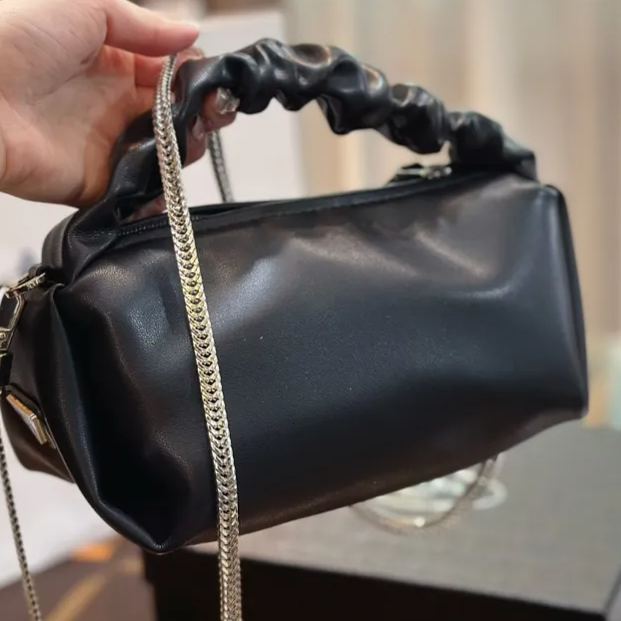 超人気 PRADA vintage ギャザー弁当袋-BRAND OFF