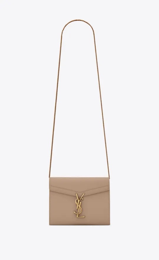 【Saint Laurent】✨今季のトレンド！★オードリー亜谷香さん愛用★カサンドラ チェーンウォレット（グレイン ド プードル エンボス-BRAND OFF