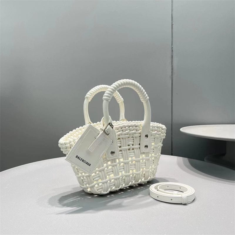 Balenciaga BISTRO XXS ストラップ付きバスケット ホワイト6780282IE3Y9000-BRAND OFF