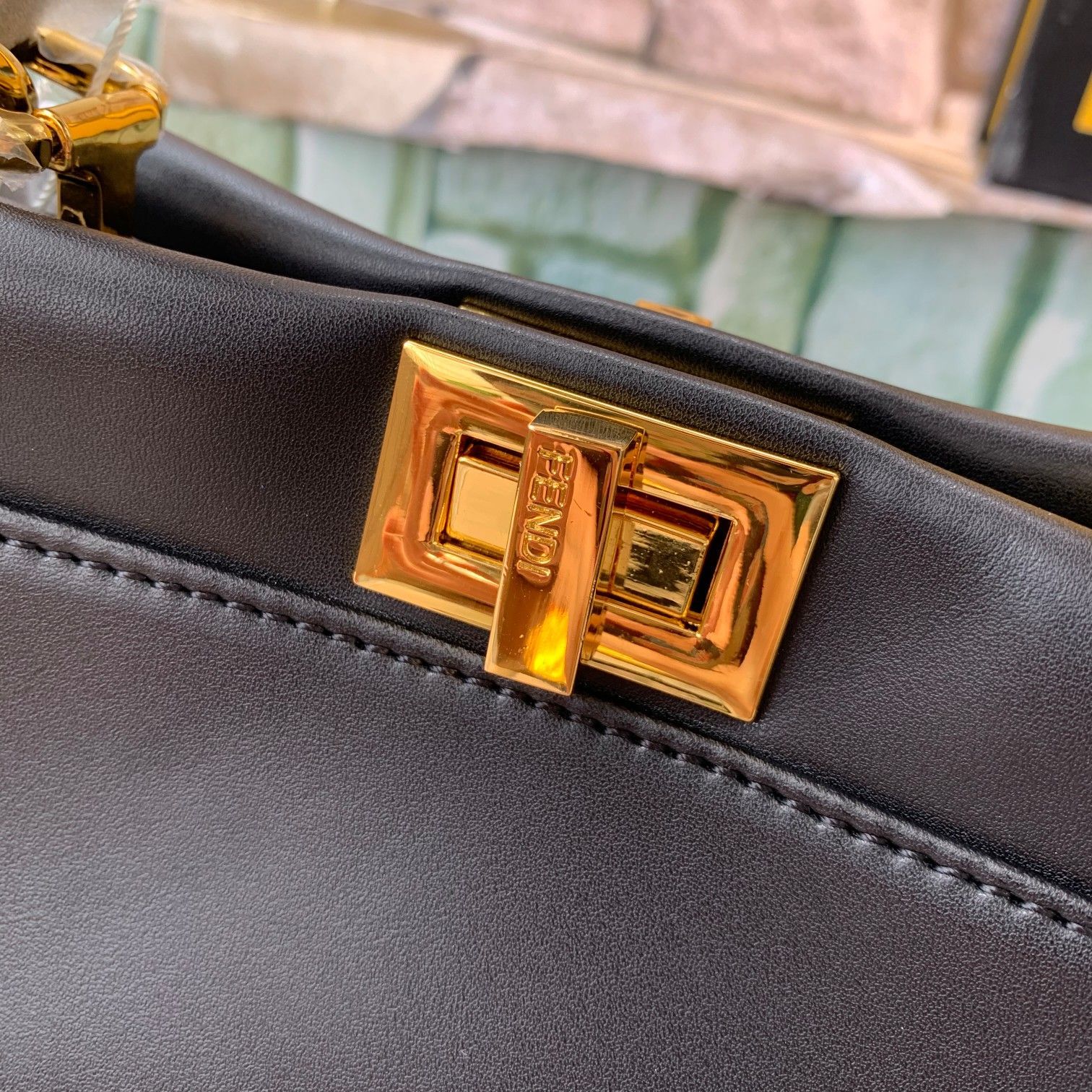 FENDI（フェンディ） メッセンジャーバッグ 23X18X11CM-BRAND OFF