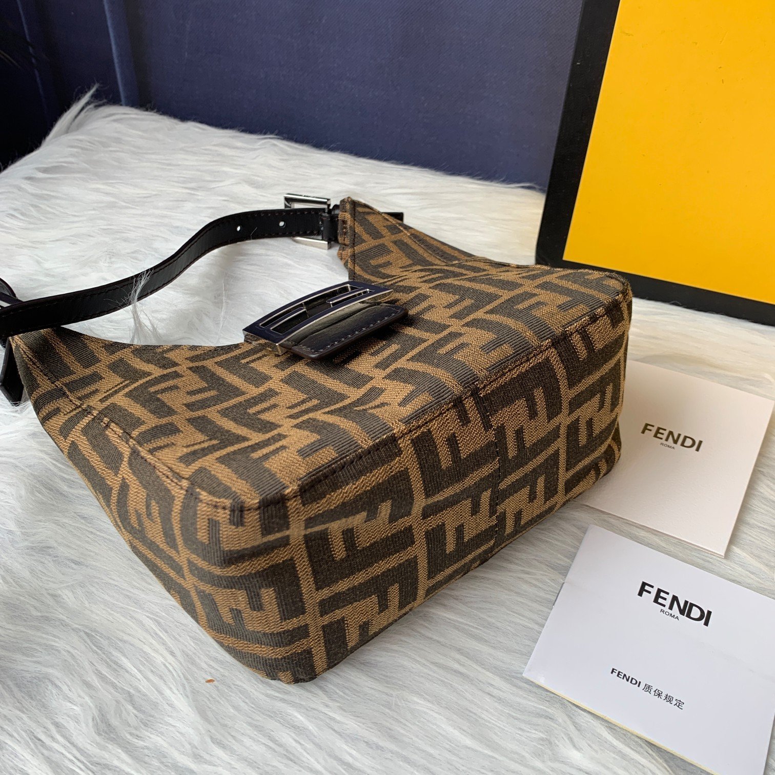 FENDI（フェンディ） ショルダーバッグ 18X9X20 CM-BRAND OFF