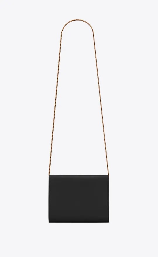 【Saint Laurent】✨今季のトレンド！★オードリー亜谷香さん愛用★カサンドラ チェーンウォレット（グレイン ド プードル エンボス-BRAND OFF