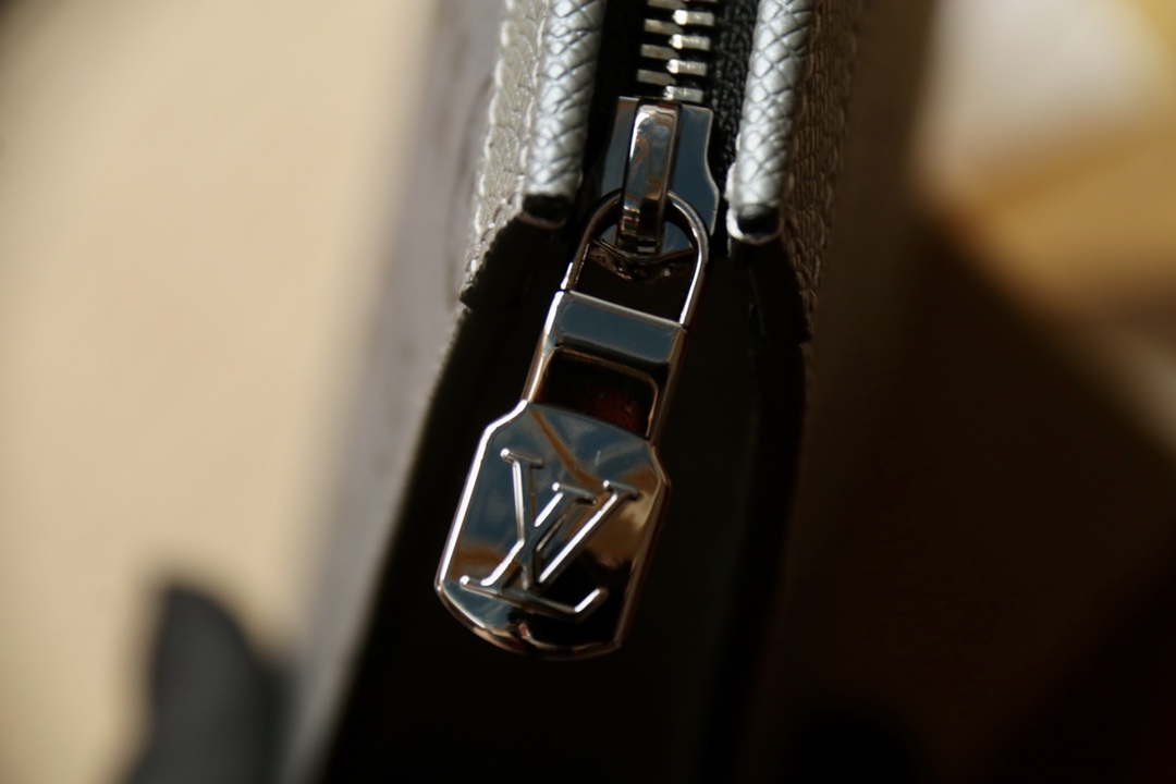 LOUIS VUITTON（ルイヴィトン）Pochette Voyage クラッチバッグ M30840-BRAND OFF