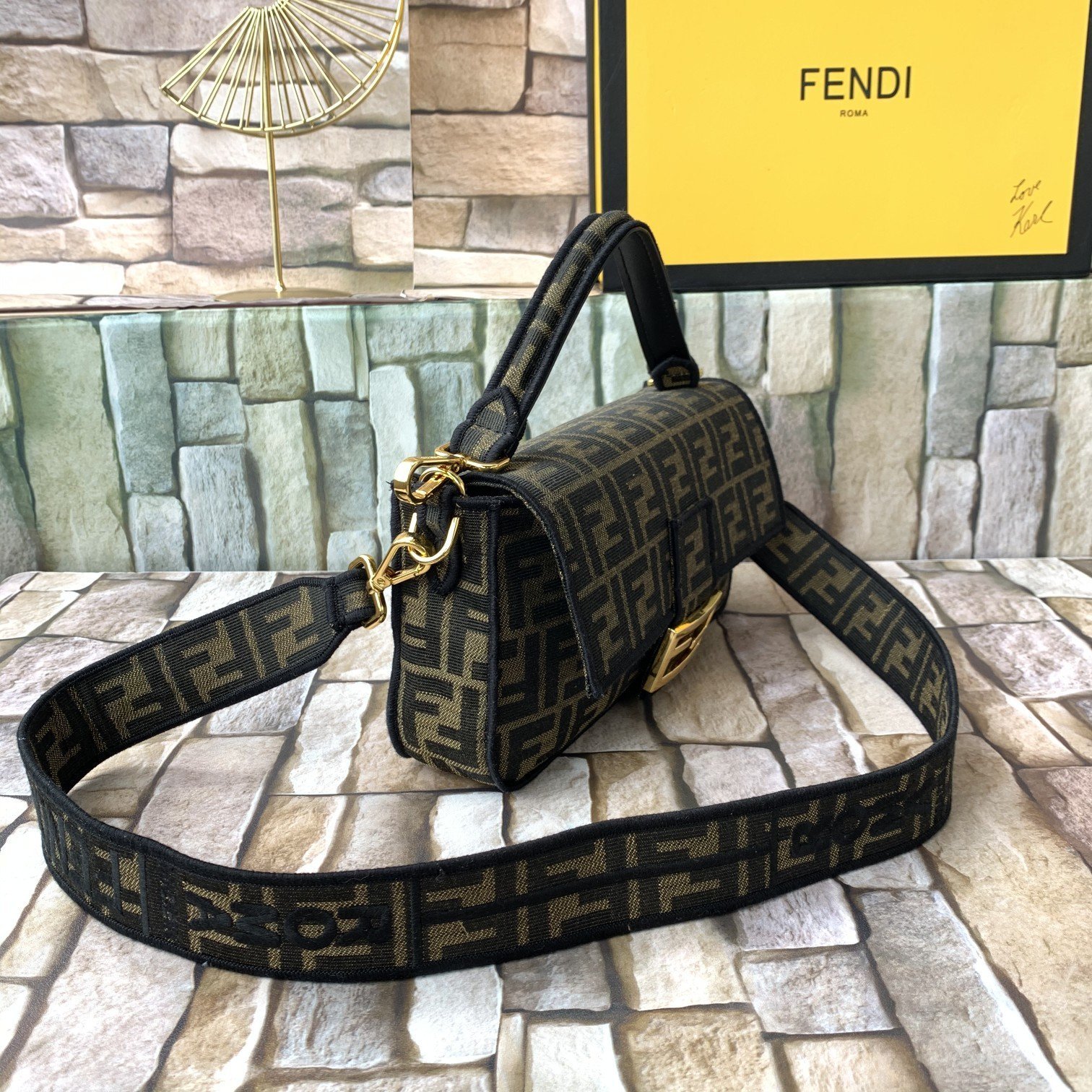 FENDI（フェンディ） メッセンジャーバッグ 26X14X4 CM-BRAND OFF