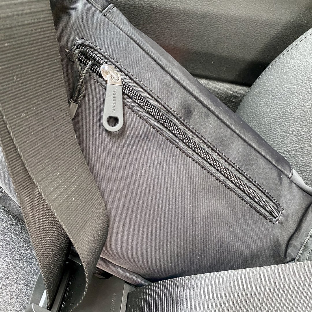 BURBERRY （バーバリー） ウエストバッグ 31X18X7CM-BRAND OFF