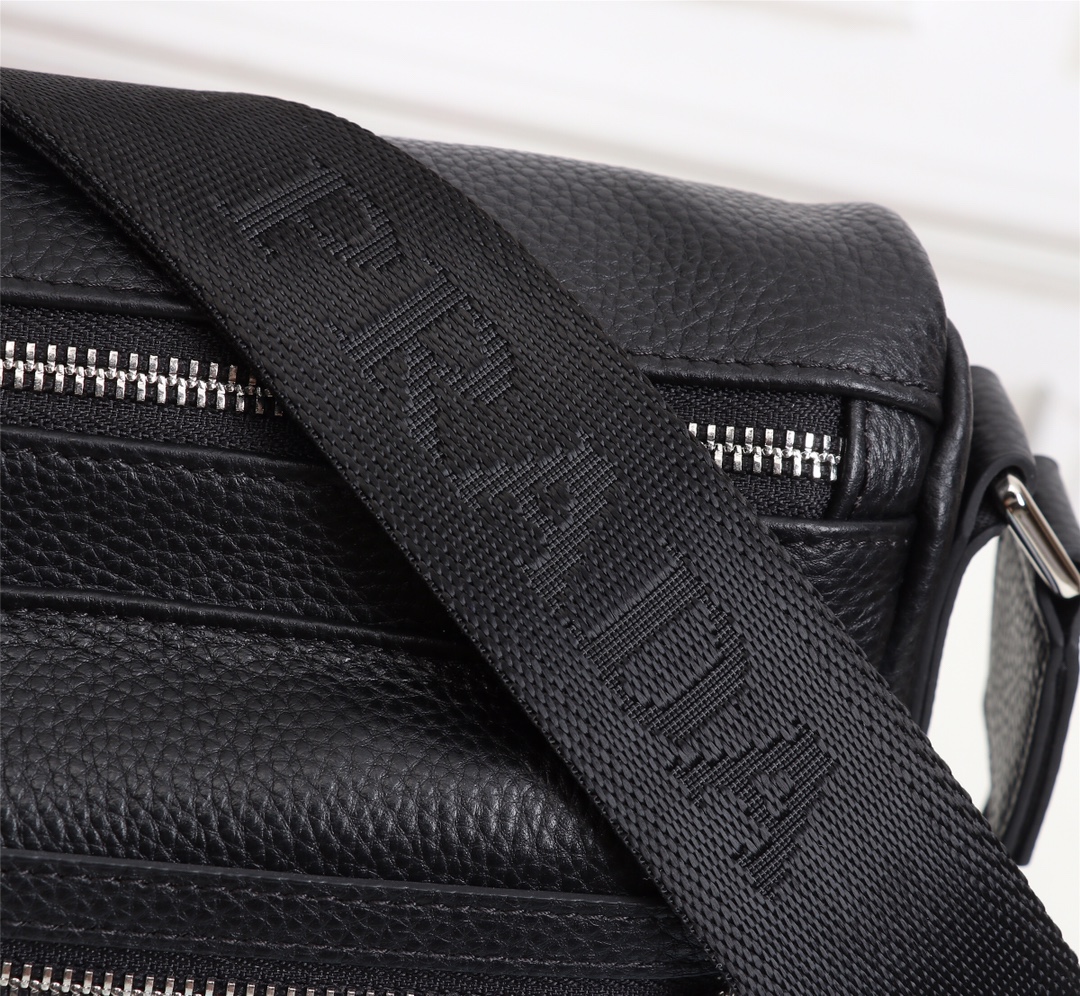 【PRADA 公式 旗艦店】プラダ 斜めがけバッグ 当日出荷 好評に付き再入荷！29*20*8CM