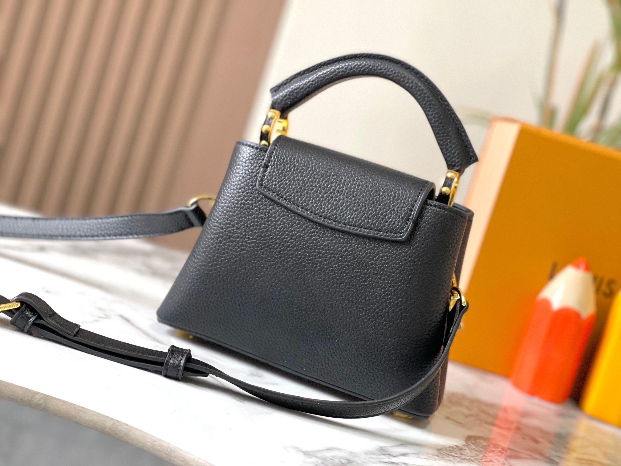 LOUIS VUITTON ルイヴィトン CAPUCINES クロスボディバッグ-BRAND OFF