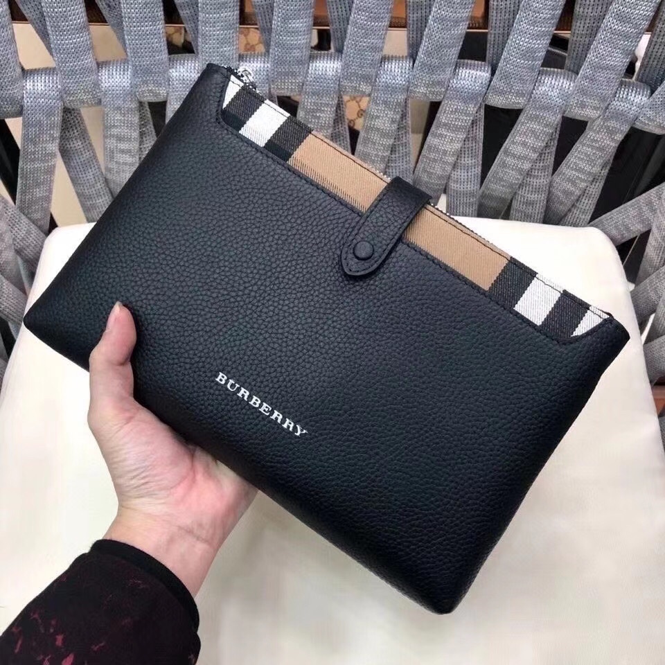 【BURBERRY 公式旗艦店】バーバリー クラッチバッグ 当日出荷 好評に付き再入荷！26*17*3CM-BRAND OFF